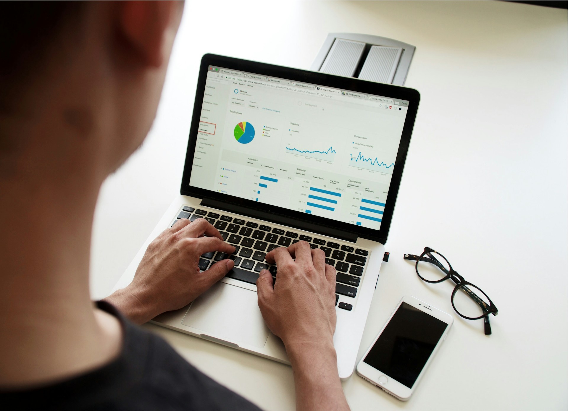 Read more about the article What Is a Webhook? Complete Guide for Beginners and Builders (2026)