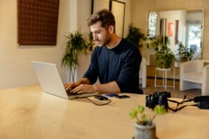 Read more about the article What Is an AI Agent? A Complete Guide (Explained for Non-Developers)