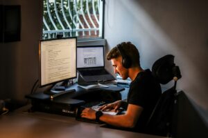Read more about the article Best AI Research Tools for Solo Founders and Freelancers in 2026