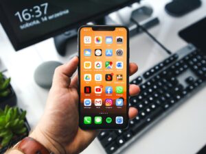 Read more about the article Best AI Phone Tools I’d Pick for a Solo Business in 2026