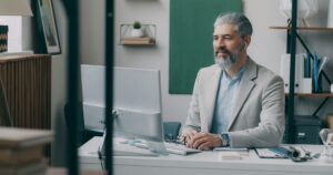 Read more about the article Fathom vs Otter: Best AI Meeting Notetaker for a Solo Business in 2026
